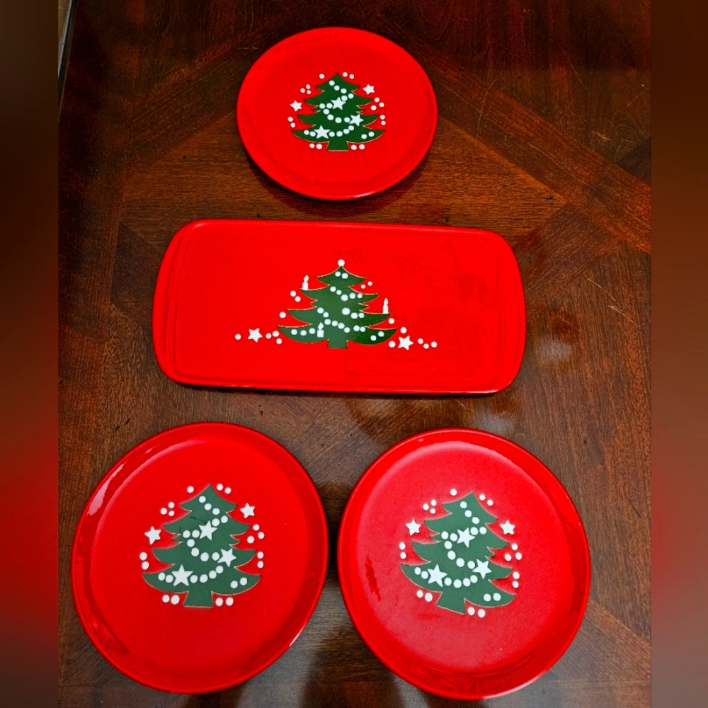 Christmas mugs, plates, and serving plate!